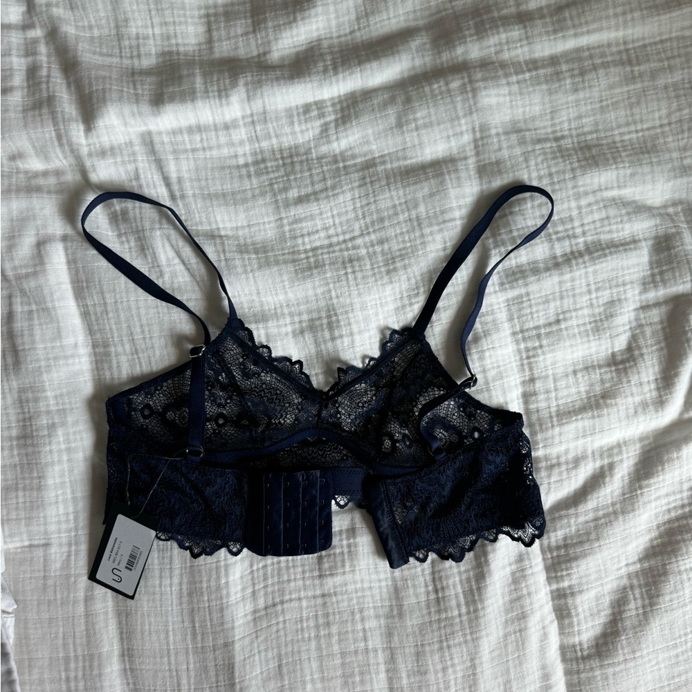 Understatement bralette - Picture 2 of 3